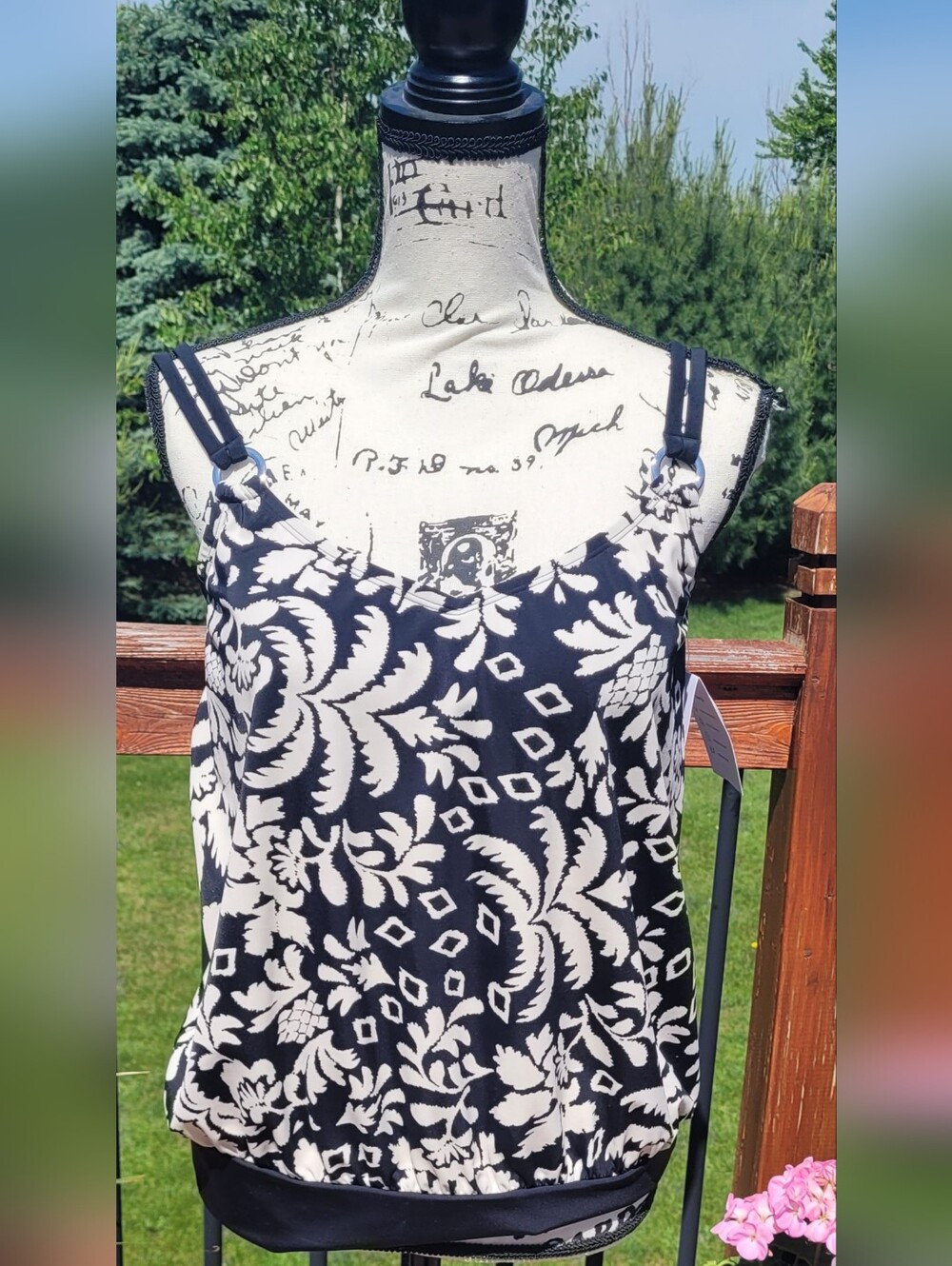 Mimiflamingo Shapesolver Women’s Black & Cream Printed Swim Top Size 12
